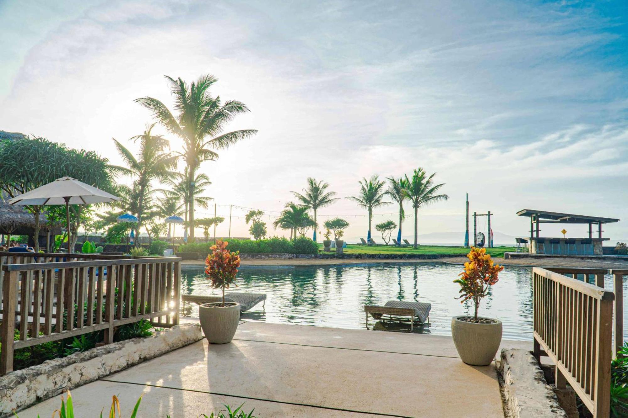 Wyndham Tamansari Jivva Resort Bali Siyut Exterior foto The pool at the hotel