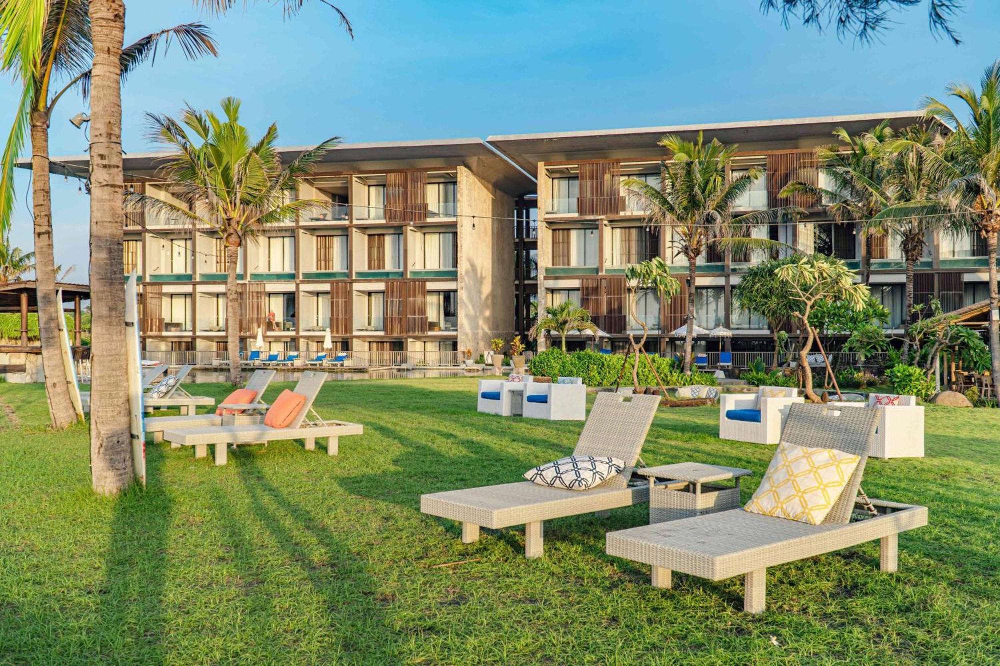 Wyndham Tamansari Jivva Resort Bali Siyut Exterior foto The resort's beach