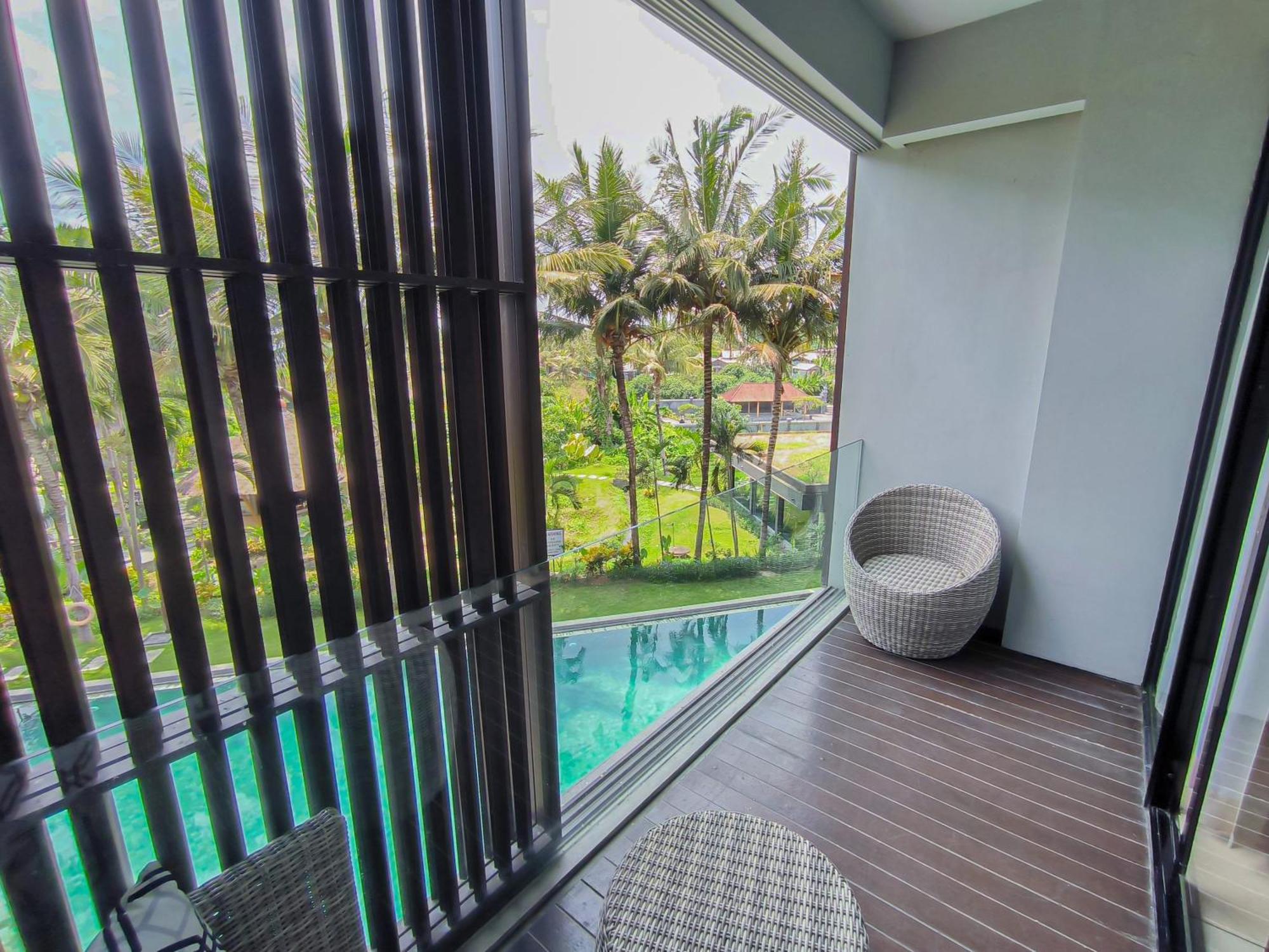 Wyndham Tamansari Jivva Resort Bali Siyut Exterior foto A balcony in a condominium